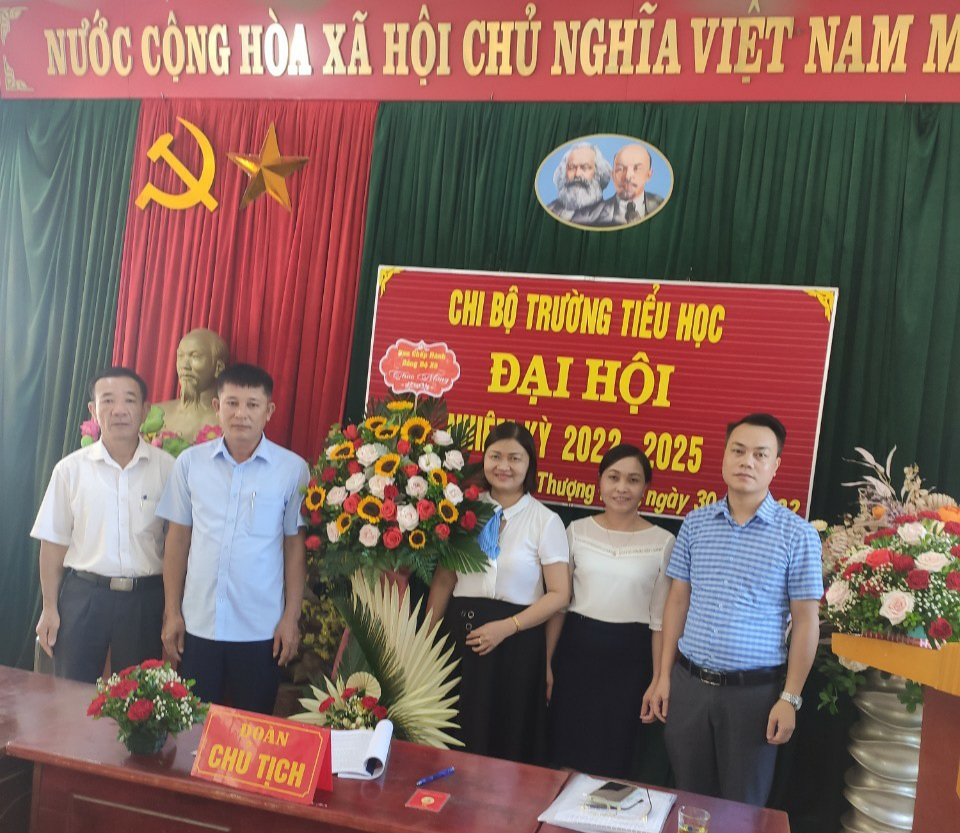 chi ủy chi bộ trường Tiểu Học